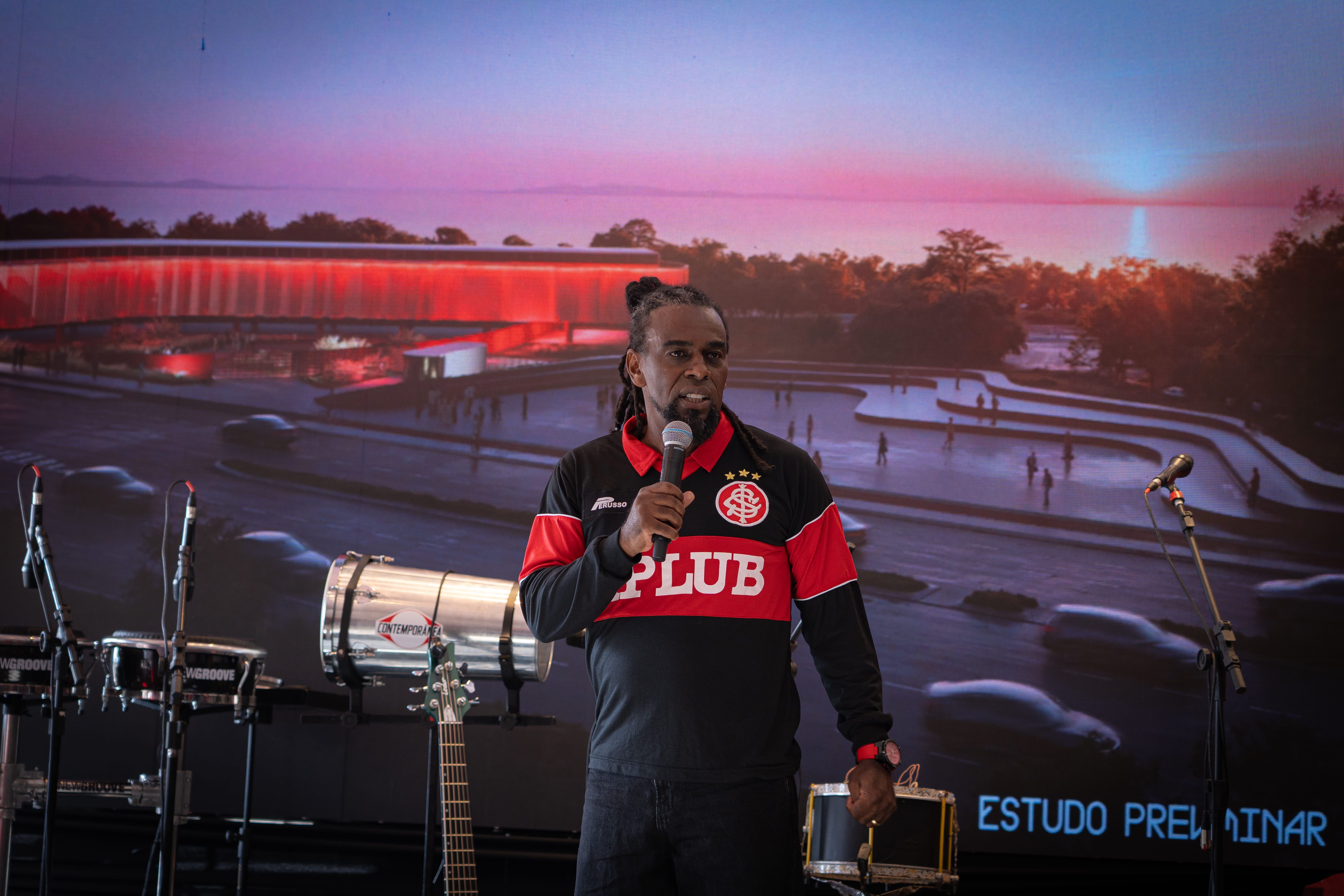 Tinga discursa em evento no Beira-Rio em apoio ao Novo CT
